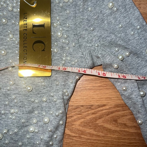 Elegant Gray Off-the-Shoulder Sweater - Picture 4 of 6